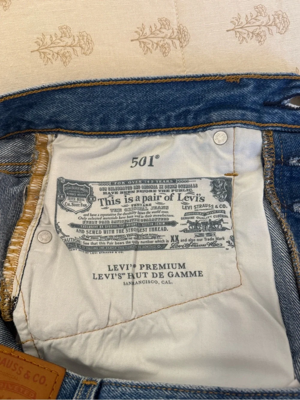 Levi's 501 Classic Denim Jean Shorts - Picture 4 of 5